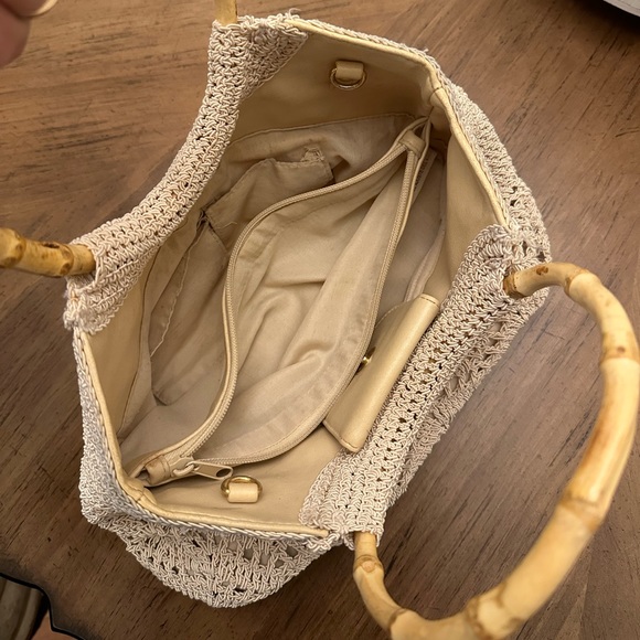Stunning wooden handles crochet/sequence nude/cream bag😍 - Picture 8 of 12